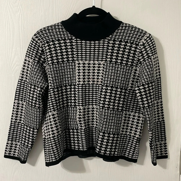Joseph A Sweaters - Joseph A. Cropped Black & White Colorblock Sweater Size XL